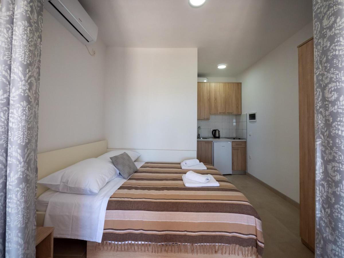 Apartments Tri Mora Ражанац Экстерьер фото